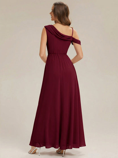 ELIANA™ | Vestido largo asimétrico de un hombro con corte en A y detalles plisados