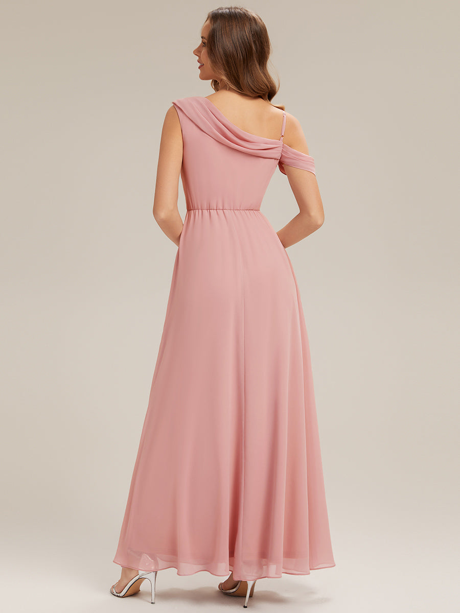 ELIANA™ | Vestido largo asimétrico de un hombro con corte en A y detalles plisados