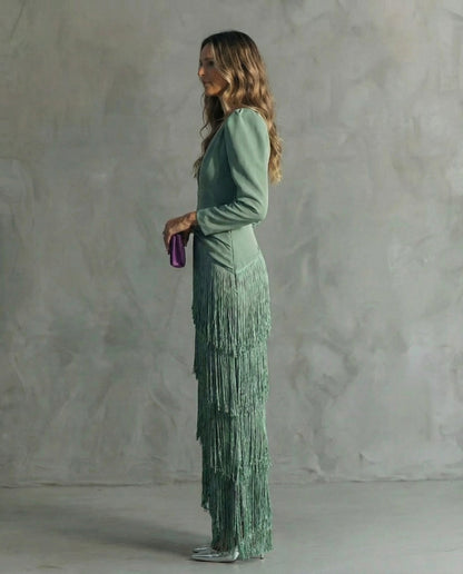 Alessia - Elegante vestido midi con mangas de flecos.