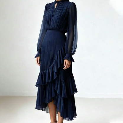 Elegante vestido midi plisado con volantes.