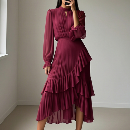 Elegante vestido midi plisado con volantes.